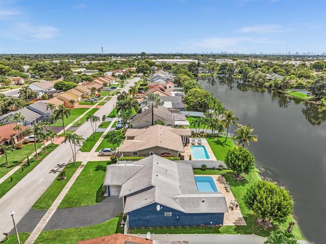 8500 NW 7th Street, Pembroke Pines, FL 33024