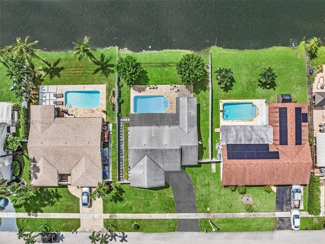 8500 NW 7th Street, Pembroke Pines, FL 33024
