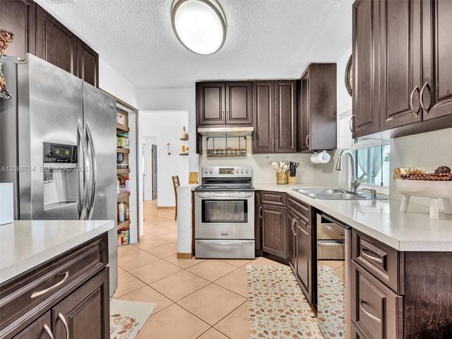 8500 NW 7th Street, Pembroke Pines, FL 33024