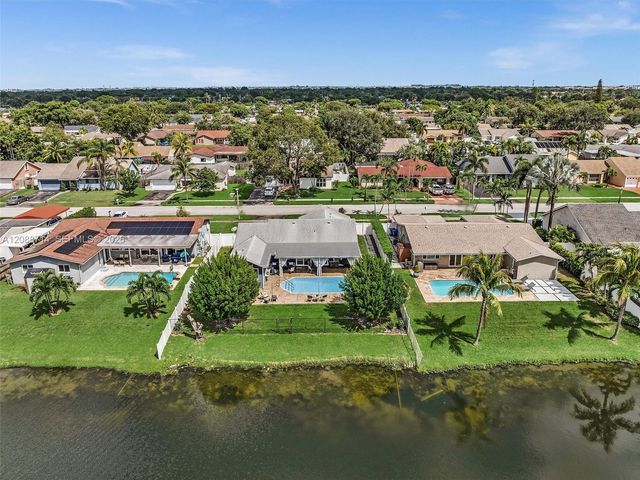 8500 NW 7th Street, Pembroke Pines, FL 33024