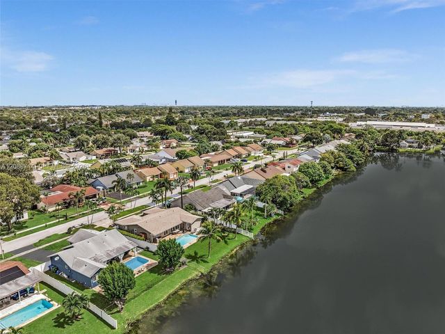 8500 NW 7th Street, Pembroke Pines, FL 33024
