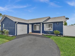 8500 NW 7th Street, Pembroke Pines, FL 33024