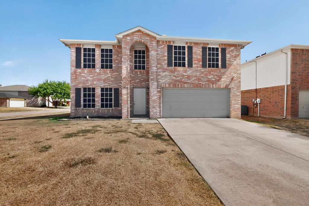 3040 Clemente Drive, Grand Prairie, TX 75052 — photo 2