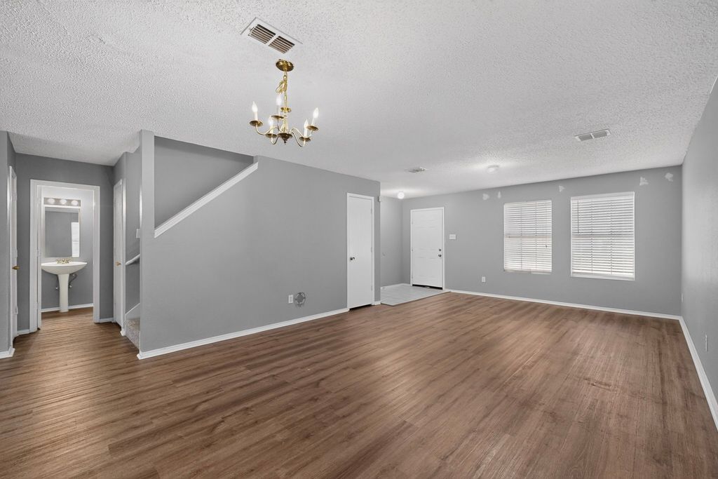 3040 Clemente Drive, Grand Prairie, TX 75052 — photo 4