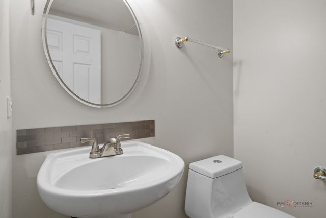 16888 W Orchard Valley Drive, Gurnee, IL 60031