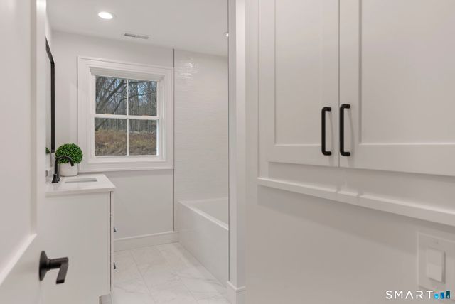 52 Curtis Road, Bridgewater, CT 06752