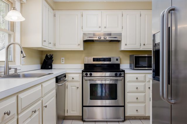 14 Greensward Drive, Grantham, NH 03753