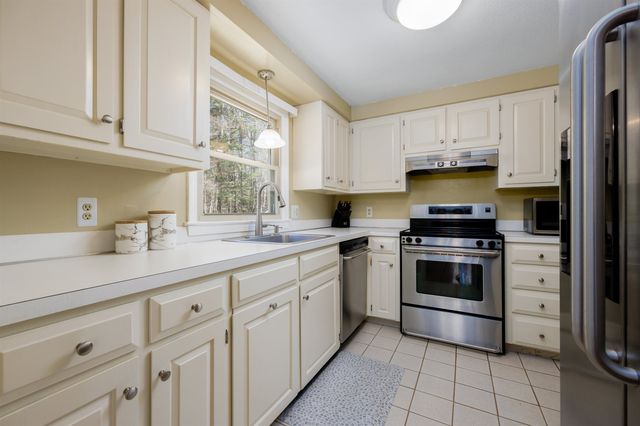 14 Greensward Drive, Grantham, NH 03753