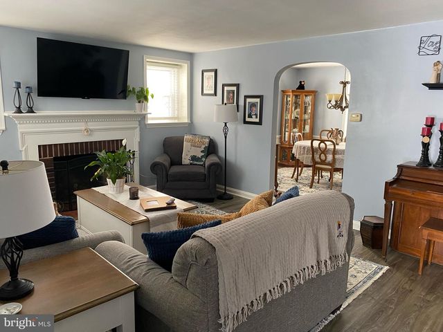 908 ROBERTS AVE, Drexel Hill, PA 19026