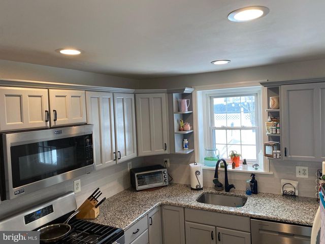 908 ROBERTS AVE, Drexel Hill, PA 19026