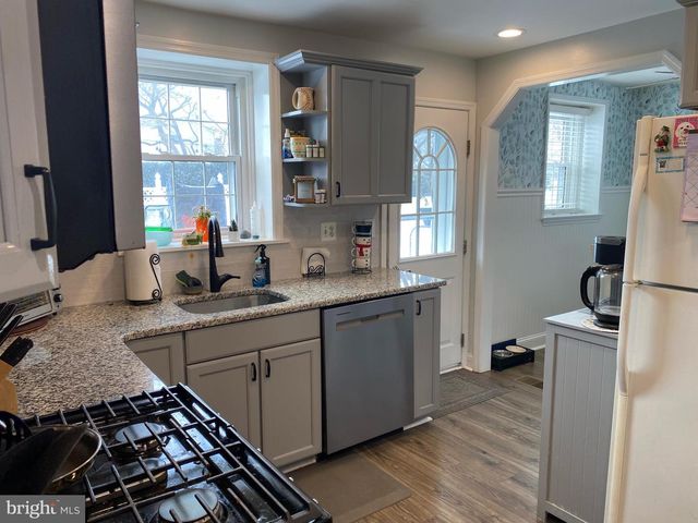 908 ROBERTS AVE, Drexel Hill, PA 19026