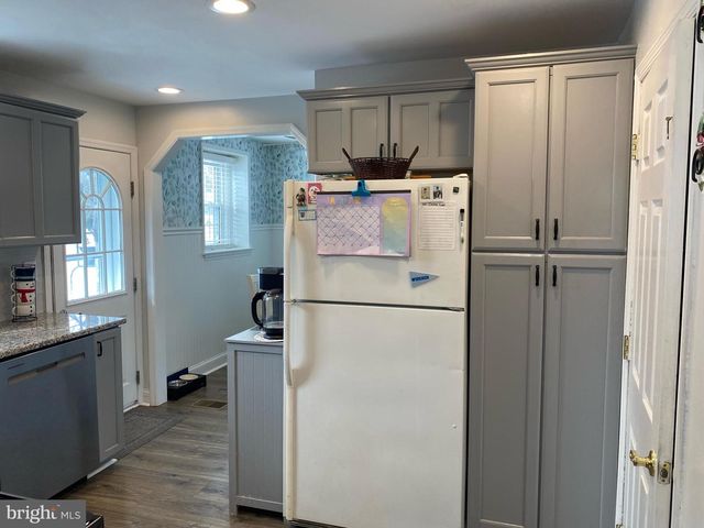 908 ROBERTS AVE, Drexel Hill, PA 19026