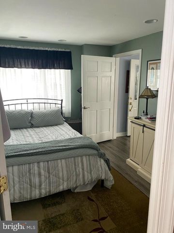 908 ROBERTS AVE, Drexel Hill, PA 19026