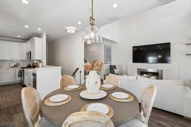 125 SEQUOIA DRIVE, Cedar Grove Twp., NJ 07009
