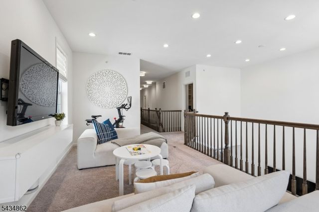 125 SEQUOIA DRIVE, Cedar Grove Twp., NJ 07009
