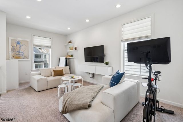 125 SEQUOIA DRIVE, Cedar Grove Twp., NJ 07009
