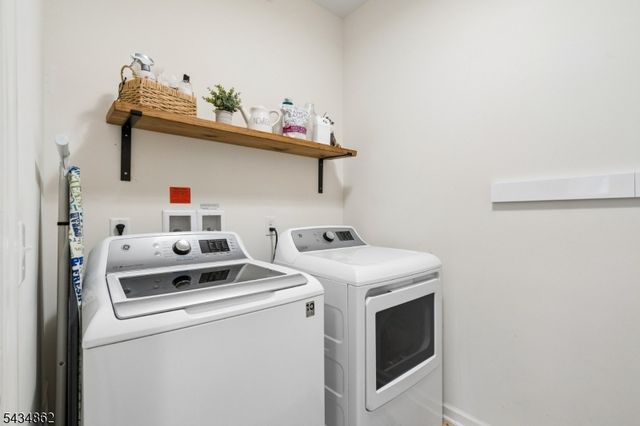125 SEQUOIA DRIVE, Cedar Grove Twp., NJ 07009