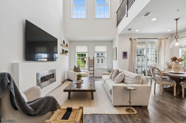 125 SEQUOIA DRIVE, Cedar Grove Twp., NJ 07009