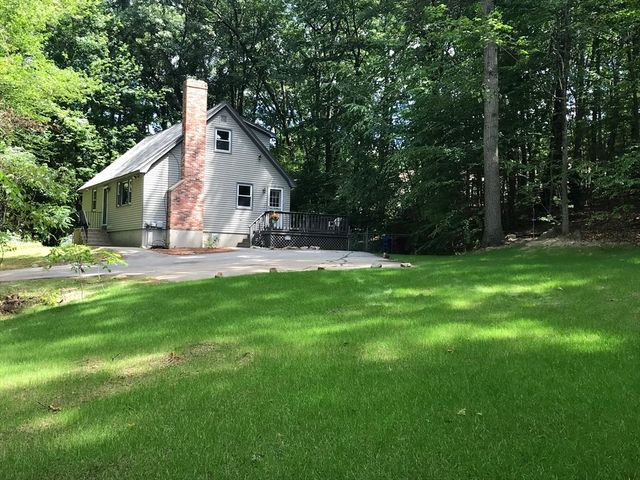 40 Sherburne Ave, Tyngsborough, MA 01879