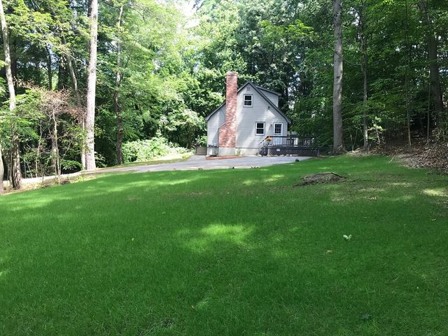 40 Sherburne Ave, Tyngsborough, MA 01879