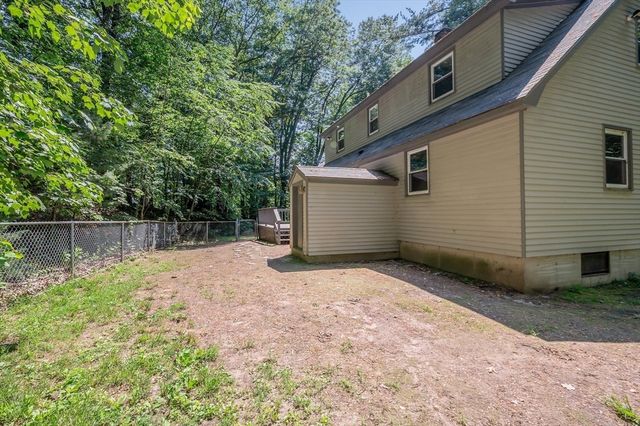 40 Sherburne Ave, Tyngsborough, MA 01879