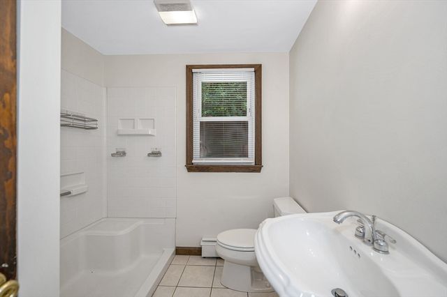 40 Sherburne Ave, Tyngsborough, MA 01879