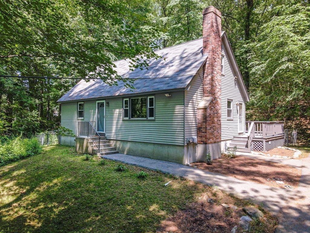 40 Sherburne Ave, Tyngsborough, MA 01879