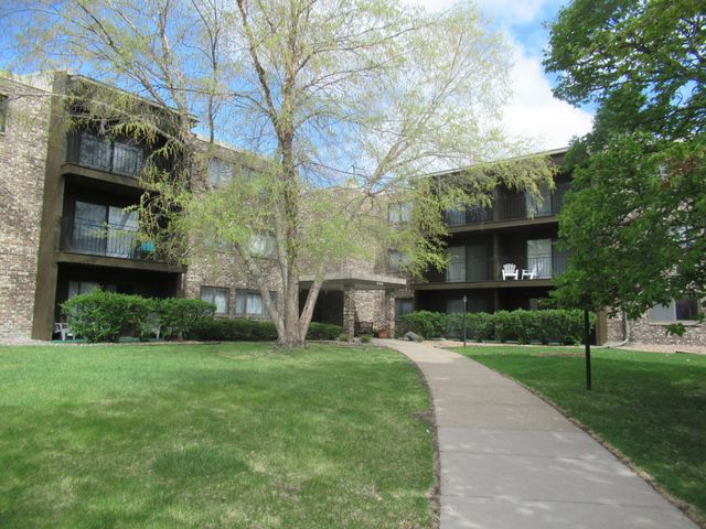 4120 Parklawn Avenue 135, Edina, MN 55435