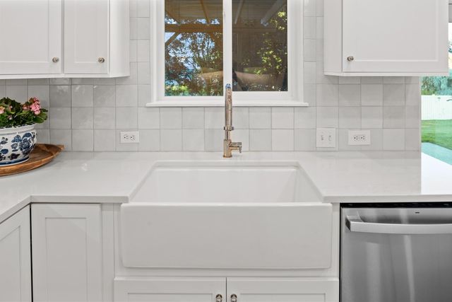 17405 E Morningside Ln, Greenacres, WA 99016