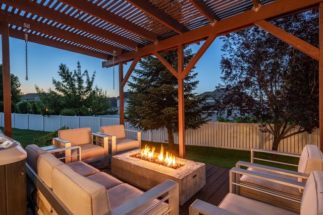 17405 E Morningside Ln, Greenacres, WA 99016
