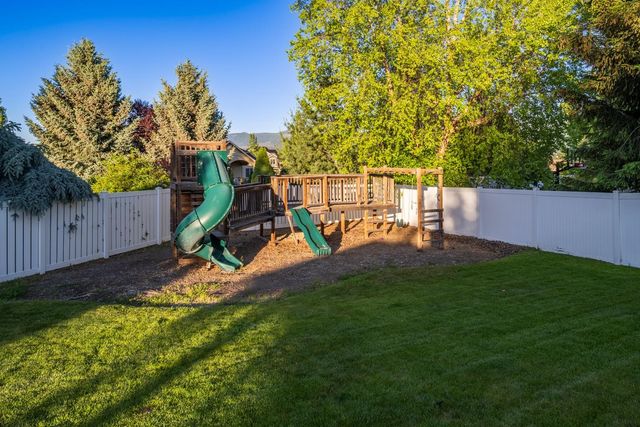 17405 E Morningside Ln, Greenacres, WA 99016