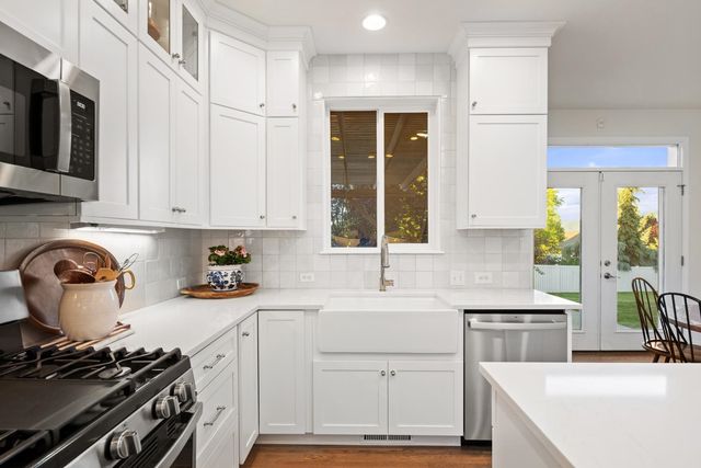 17405 E Morningside Ln, Greenacres, WA 99016