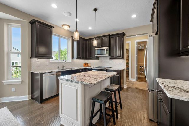 6872 Creekside Way, Excelsior, MN 55331