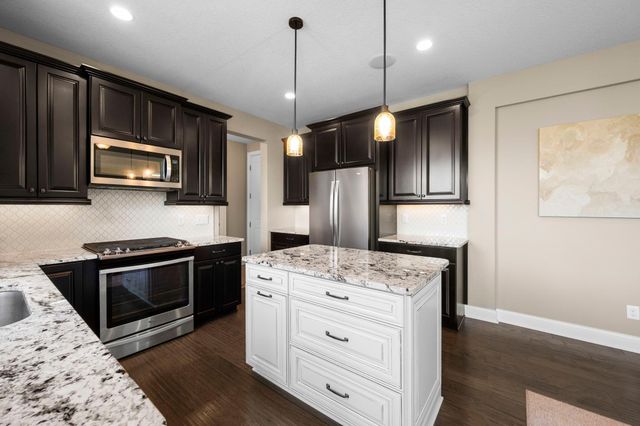 6872 Creekside Way, Excelsior, MN 55331