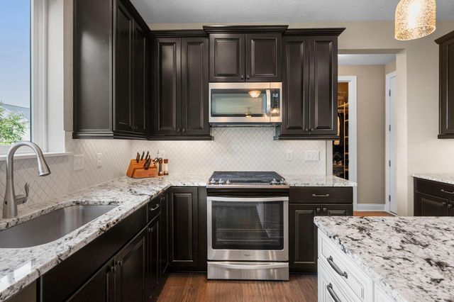 6872 Creekside Way, Excelsior, MN 55331