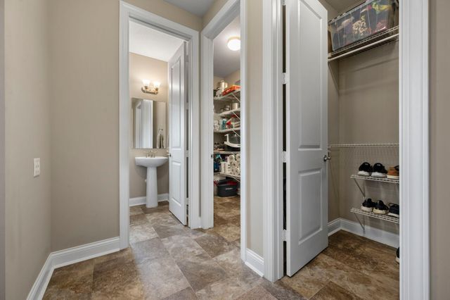 6872 Creekside Way, Excelsior, MN 55331