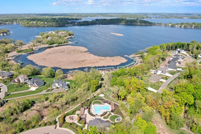 6872 Creekside Way, Excelsior, MN 55331