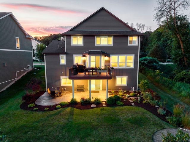 6872 Creekside Way, Excelsior, MN 55331