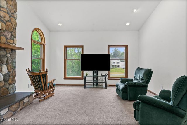 28 Victorian Drive, Poestenkill, NY 12140