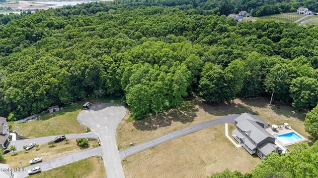 28 Victorian Drive, Poestenkill, NY 12140