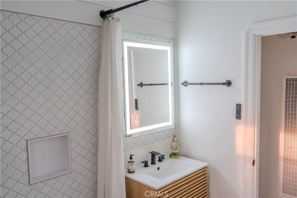 Image 22 of property listing at 460 E 10th Avenue, Chico, CA 95926