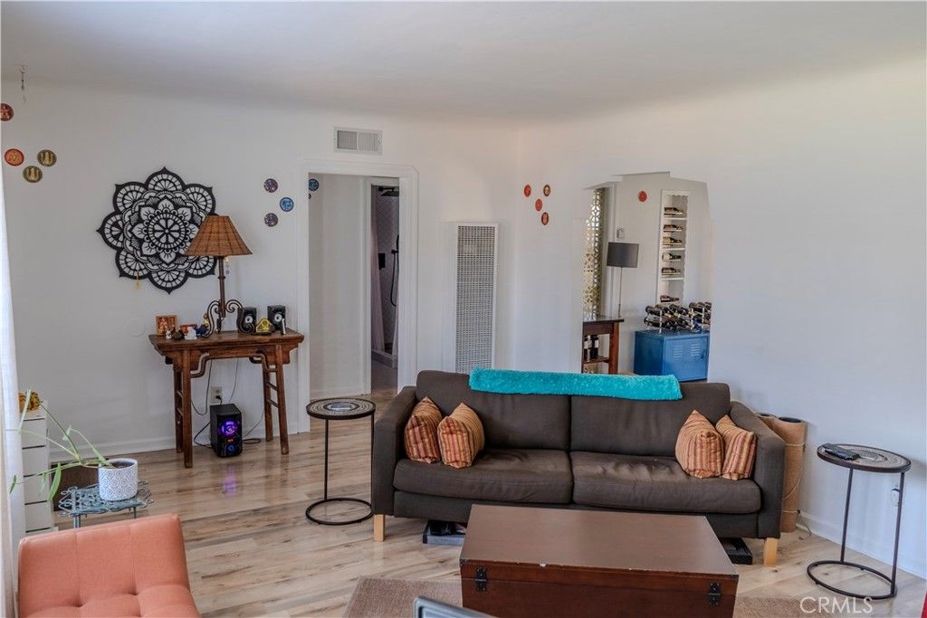 Image 6 of property listing at 460 E 10th Avenue, Chico, CA 95926