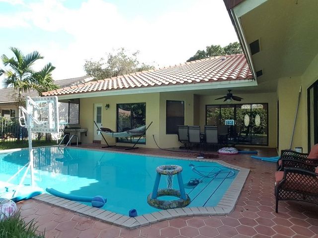 1818 Park Avenue, Weston, FL 33326