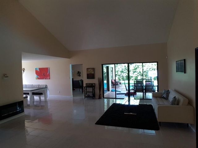 1818 Park Avenue, Weston, FL 33326