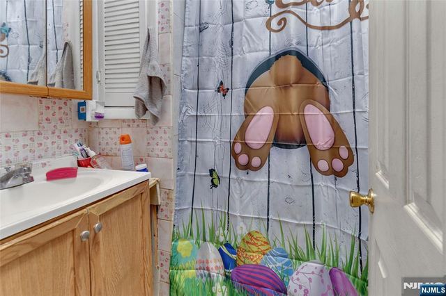 452 11th Street, Newark, NJ 07107