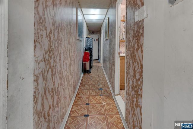 452 11th Street, Newark, NJ 07107