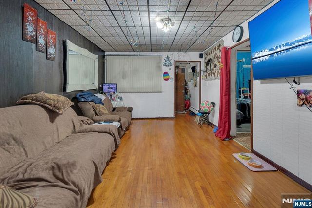 452 11th Street, Newark, NJ 07107