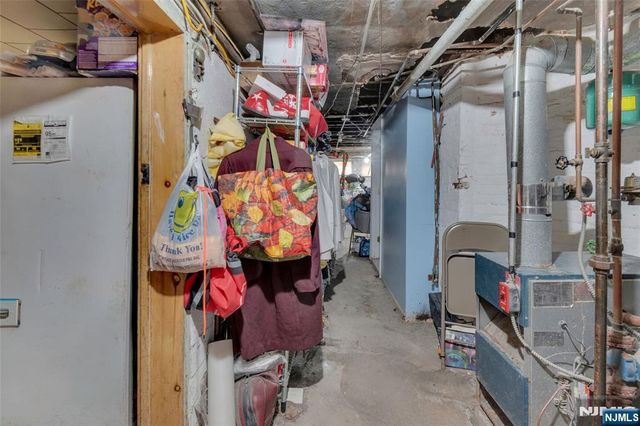 452 11th Street, Newark, NJ 07107