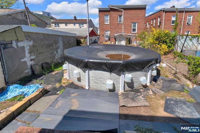 452 11th Street, Newark, NJ 07107