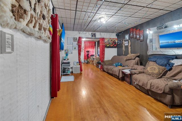 452 11th Street, Newark, NJ 07107